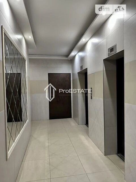 Sale of 2-room apartment 75 sq. m. on Petra Hryhorenka Ave. 20 •