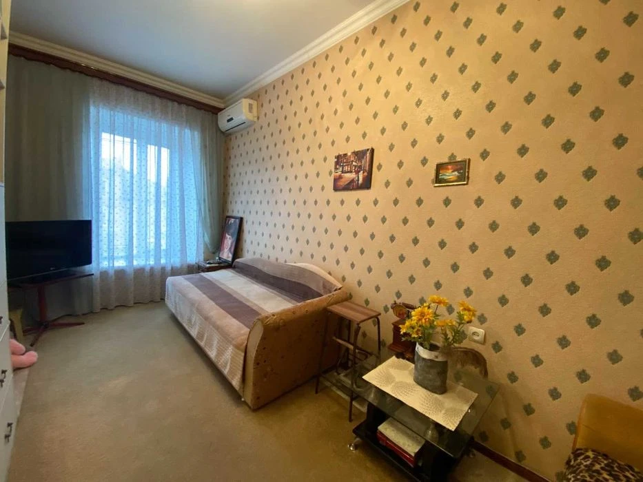 Продам самостоятельную 2-х комн. квартиру на улице Раскидайл