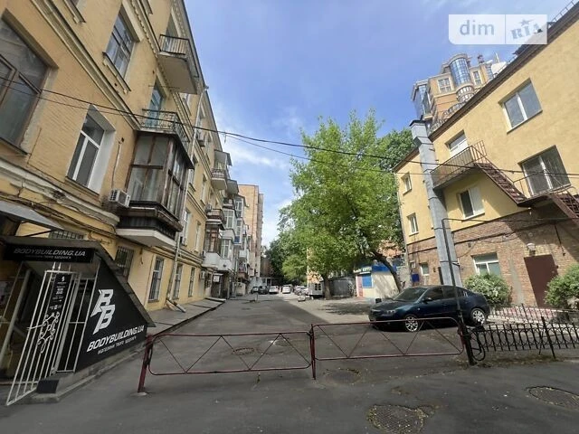 For sale 4-room apartment 100 sq. m on Baseyna St. 15 • ID 3459336