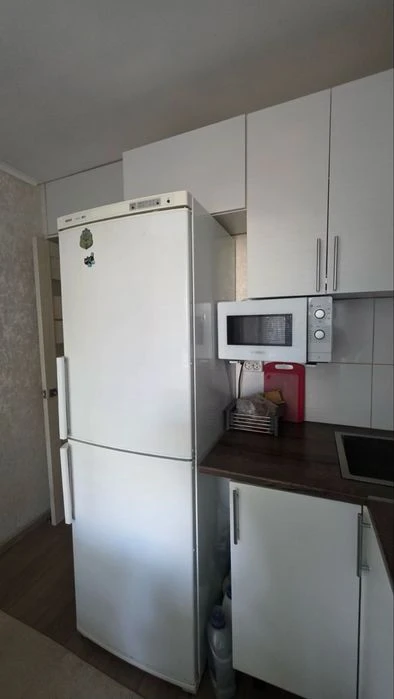 Продам трикімнатну квартиру  по вул. Докучаєва