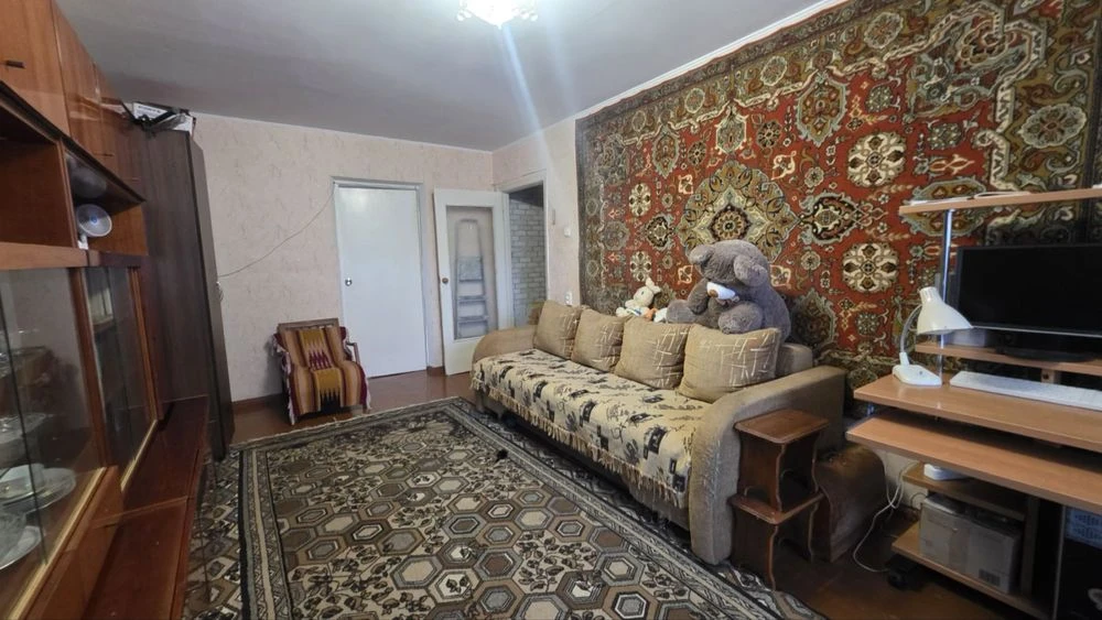 Продам трикімнатну квартиру  по вул. Докучаєва