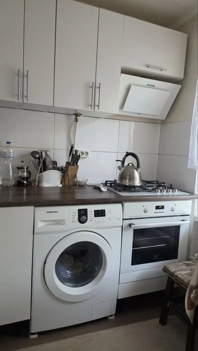 Продам трикімнатну квартиру  по вул. Докучаєва