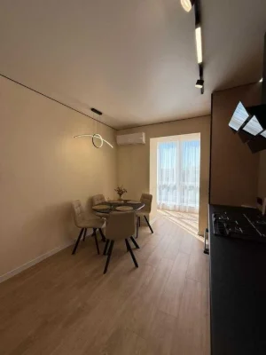Укомплектована 1.5 ком. квартира 54 м2 с ремонтом в новострой