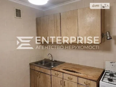 Sale of 4-room apartment 89 sq. m. on Myroslava Popovycha 15 street •