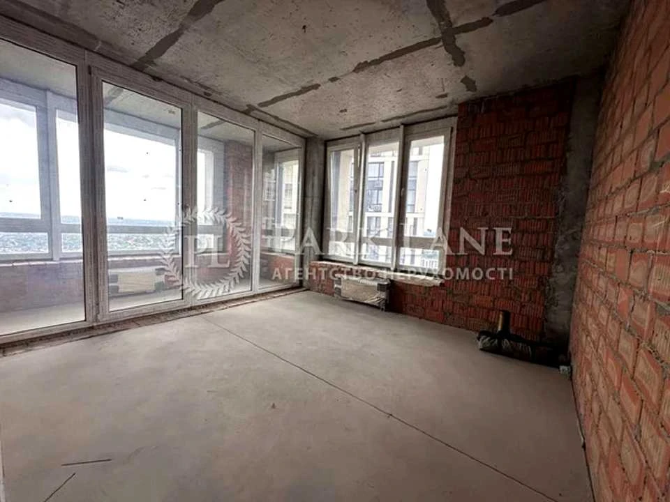 Apartment. Kyiv, Zarichna St., 4 rooms