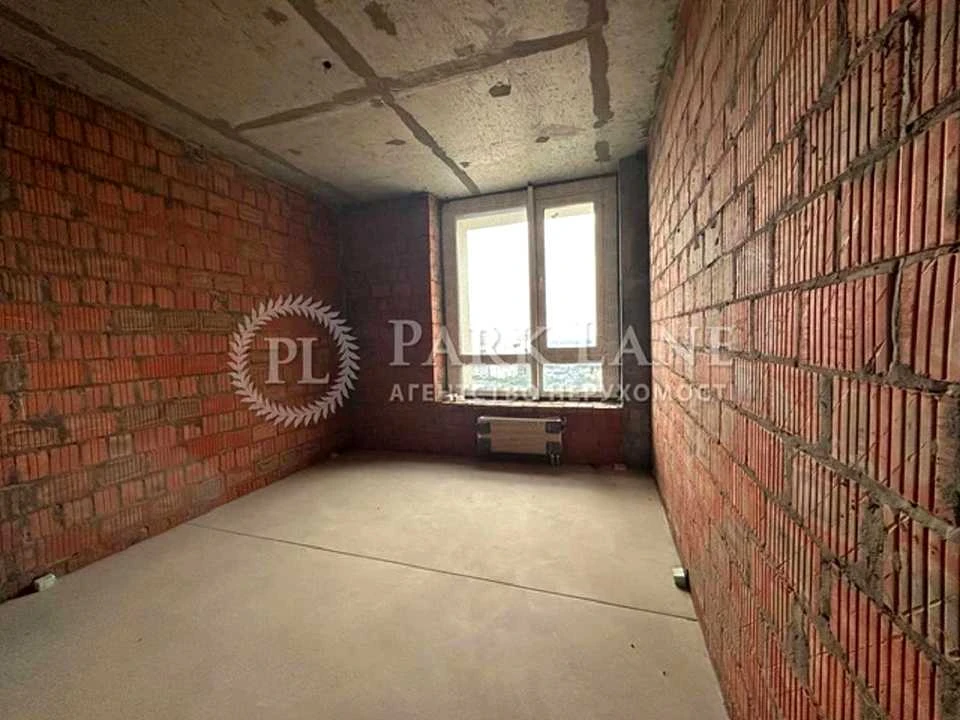 Apartment. Kyiv, Zarichna St., 4 rooms