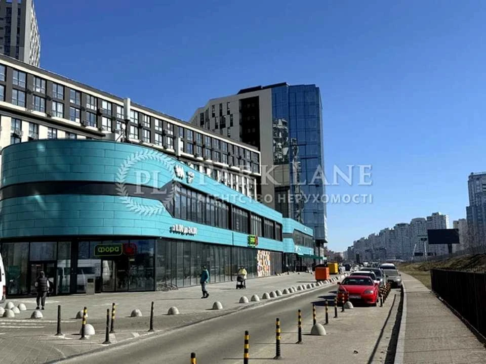 Apartment. Kyiv, Zarichna St., 4 rooms