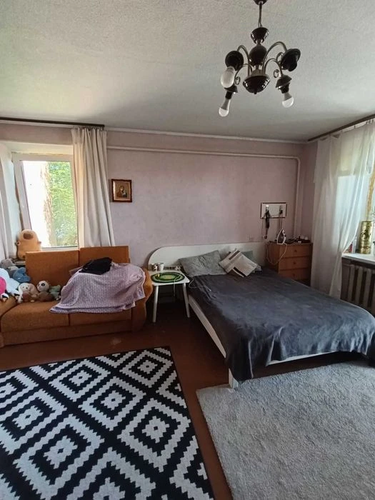 Продам 2-поверховий будинок на вул. І. Федорова 1082