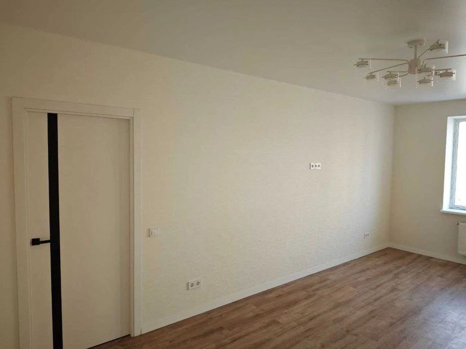 42164  Всього 1170 $ за м² з ремонтом і меблями? Це взагалі