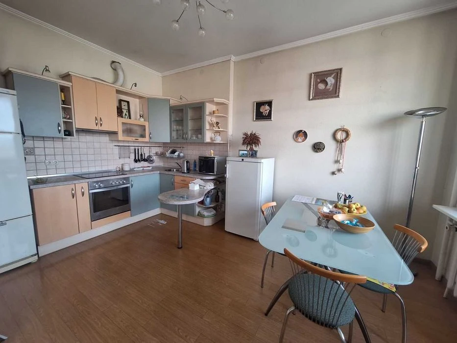 I will sell a 3-room apartment on Sribnokilsky St. 14-A, Poznań