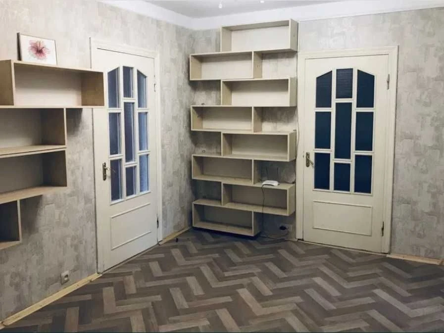 Apartment for sale at Bratislavska 22 7 with renovation Yunist Che