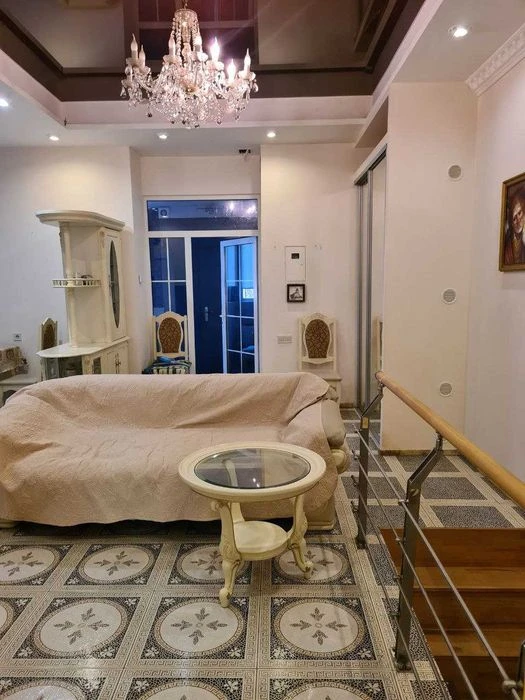 В продаже 3 комнатная квартира Сталинка в центре + терраса,