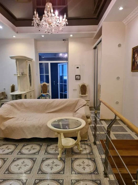 В продаже 3 комнатная квартира Сталинка в центре + терраса,