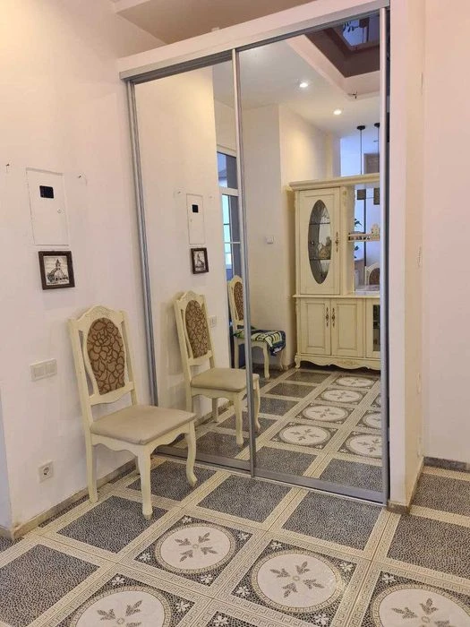 В продаже 3 комнатная квартира Сталинка в центре + терраса,