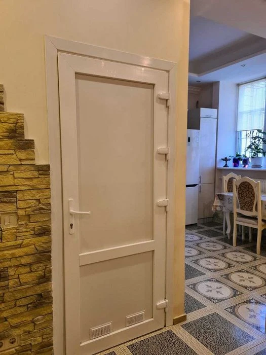 В продаже 3 комнатная квартира Сталинка в центре + терраса,