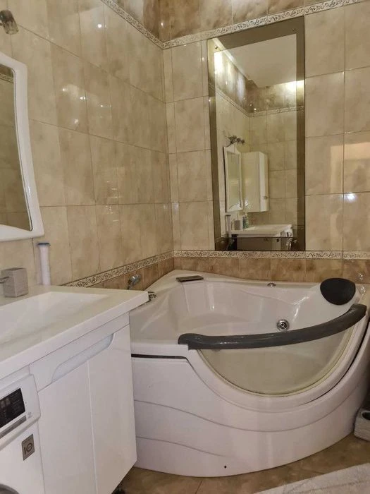 В продаже 3 комнатная квартира Сталинка в центре + терраса,
