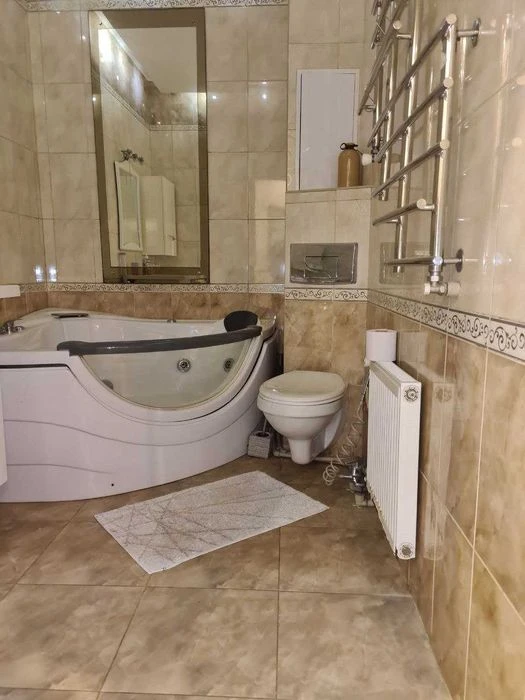 В продаже 3 комнатная квартира Сталинка в центре + терраса,