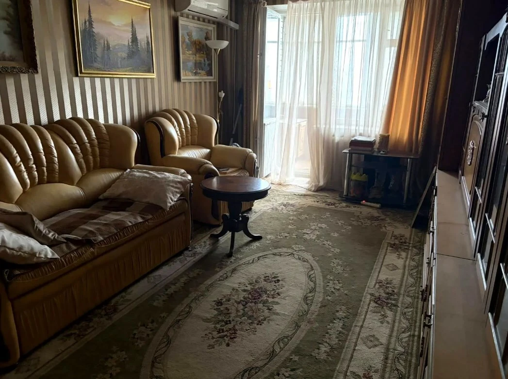 For sale: 3-room apartment, 76 m², Druzhby Narodov Blvd., 10A