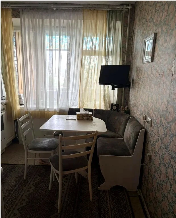 For sale: 3-room apartment, 76 m², Druzhby Narodov Blvd., 10A