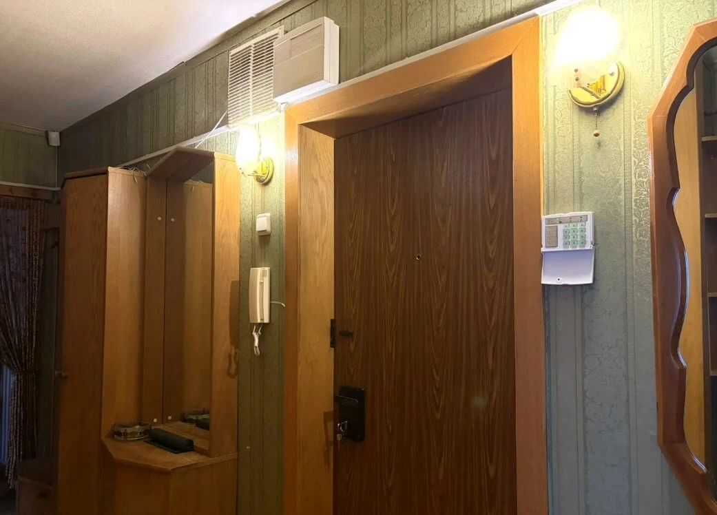 For sale: 3-room apartment, 76 m², Druzhby Narodov Blvd., 10A