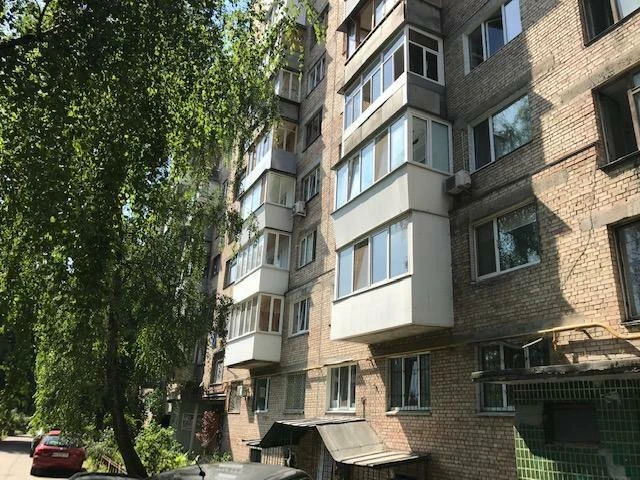 For sale: 3-room apartment, 76 m², Druzhby Narodov Blvd., 10A