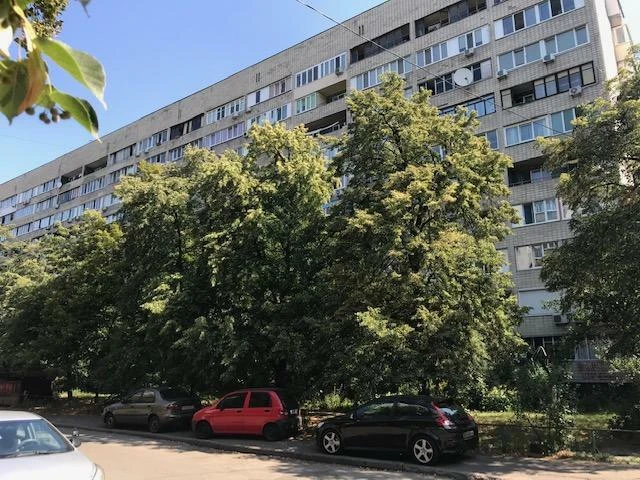 For sale: 3-room apartment, 76 m², Druzhby Narodov Blvd., 10A