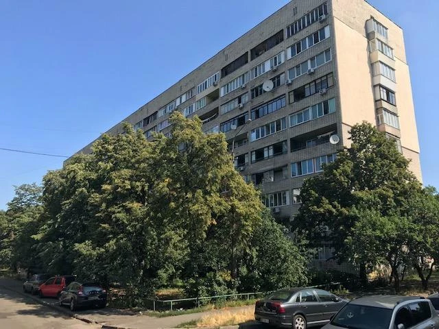 For sale: 3-room apartment, 76 m², Druzhby Narodov Blvd., 10A