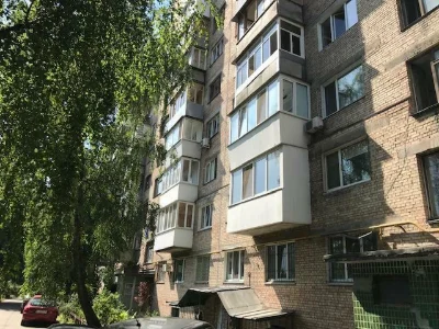 For sale: 3-room apartment, 76 m², Druzhby Narodov Blvd., 10A