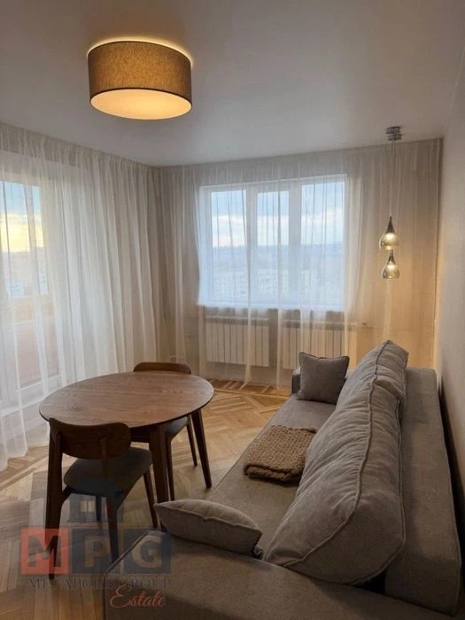 For sale 2 km / 50m2 / Valentynivska 20B