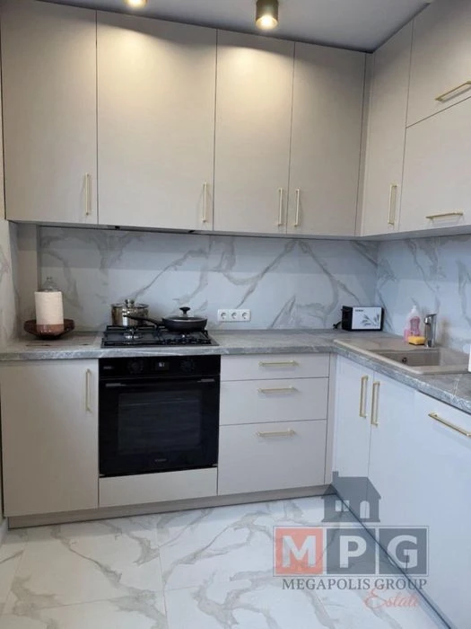 For sale 2 km / 50m2 / Valentynivska 20B