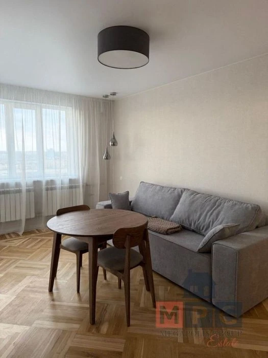 For sale 2 km / 50m2 / Valentynivska 20B