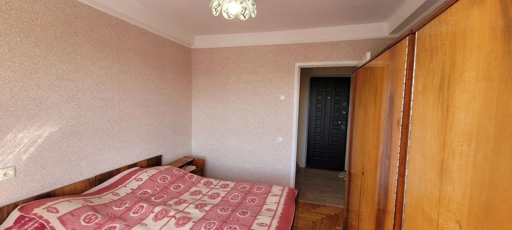Neat 2-room apartment, 2nd Shevch. mkr.