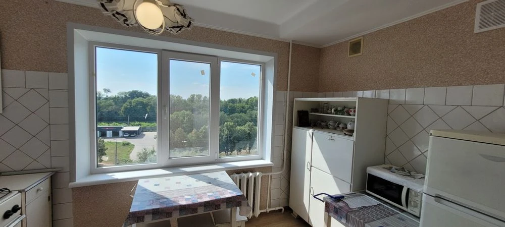 Neat 2-room apartment, 2nd Shevch. mkr.