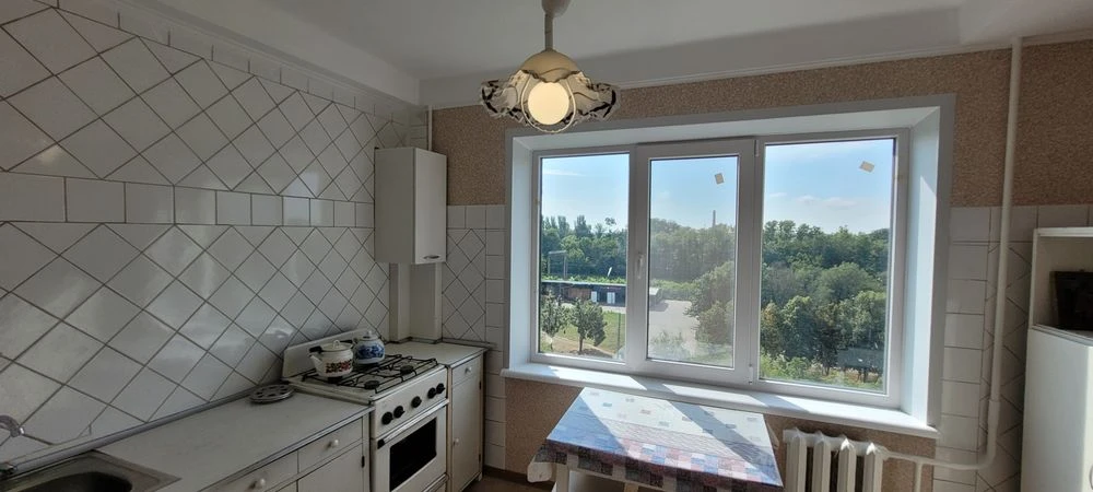 Neat 2-room apartment, 2nd Shevch. mkr.
