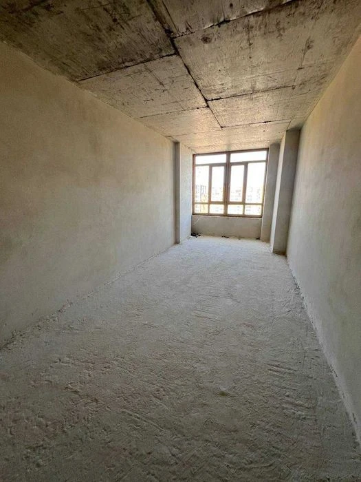 A large 2-bedroom apartment is for sale in the Pasichna district.
