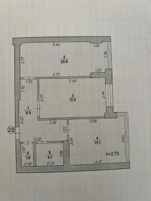 A large 2-bedroom apartment is for sale in the Pasichna district.