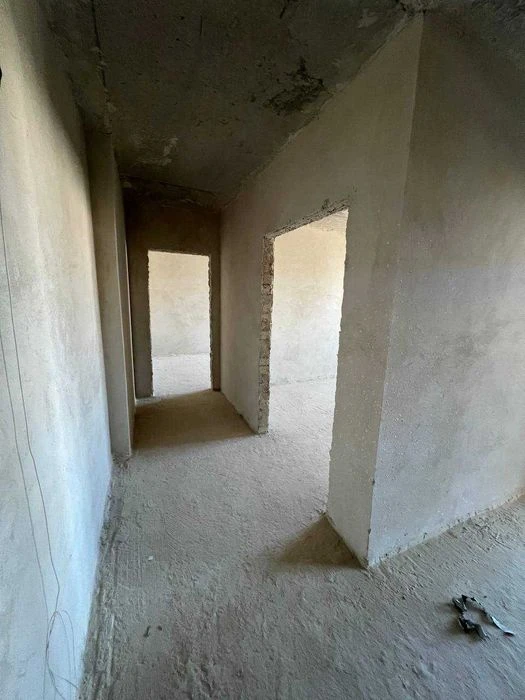 A large 2-bedroom apartment is for sale in the Pasichna district.
