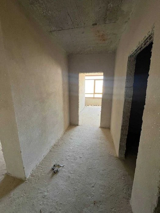 A large 2-bedroom apartment is for sale in the Pasichna district.