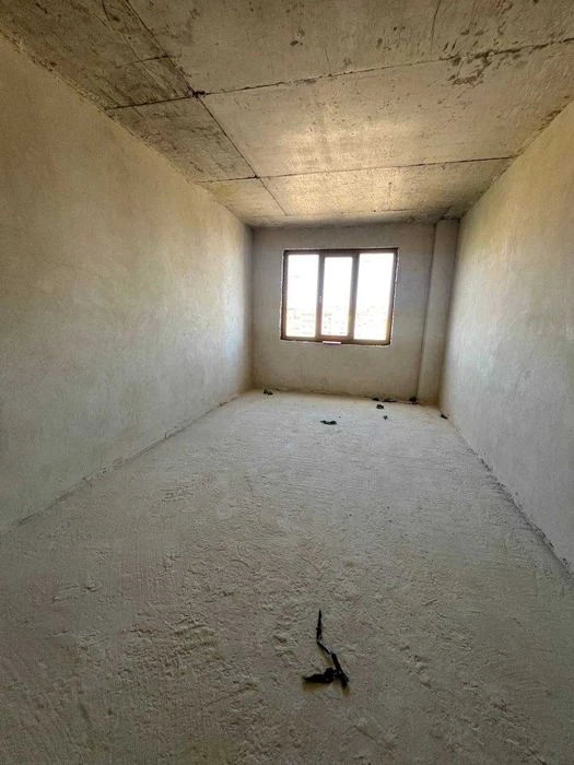 A large 2-bedroom apartment is for sale in the Pasichna district.
