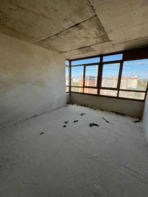 A large 2-bedroom apartment is for sale in the Pasichna district.