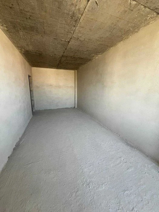 A large 2-bedroom apartment is for sale in the Pasichna district.