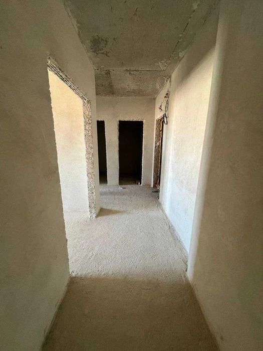 A large 2-bedroom apartment is for sale in the Pasichna district.