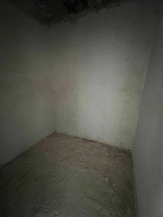 A large 2-bedroom apartment is for sale in the Pasichna district.