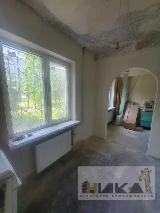4-room apartment for sale on Zaporizhzhia Kozats'ka St.