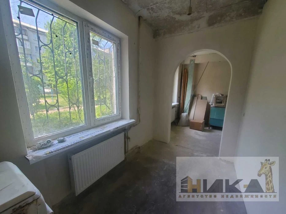 4-room apartment for sale on Zaporizhzhia Kozats'ka St.