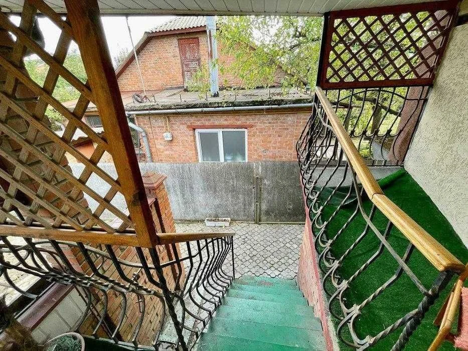 Продаж. Частина будинку, 4 кімнати, 103 м². Затишний район.