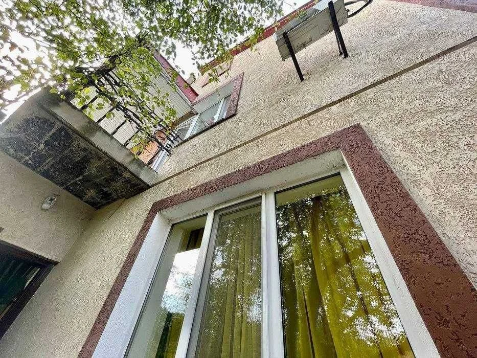 Продаж. Частина будинку, 4 кімнати, 103 м². Затишний район.