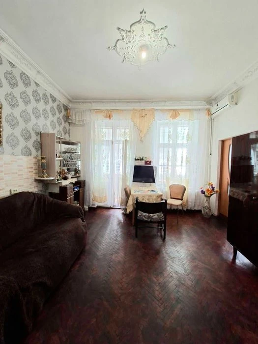 Продам две комнаты в центре города ул.В.Корженко (быв.ул.О