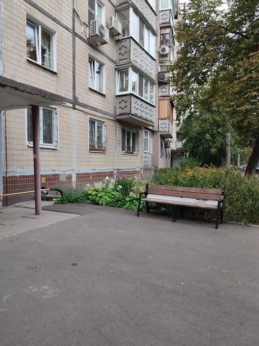 Продам 2 х кв-ру на Червоному Камені 5/9 пре