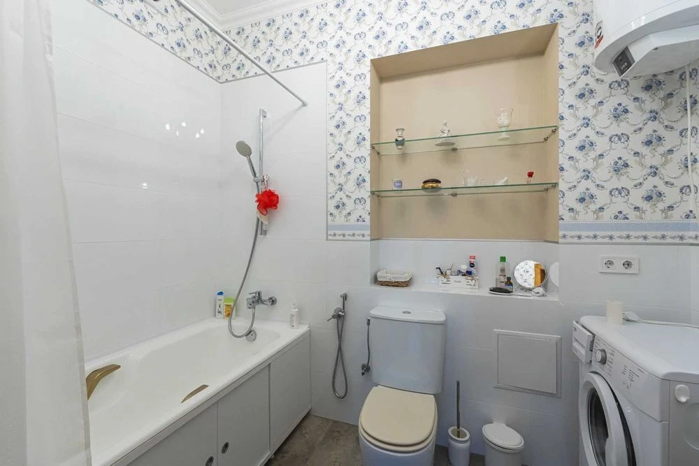 For sale John McCain Center Stalinka Pechersk Zvirynetska 14